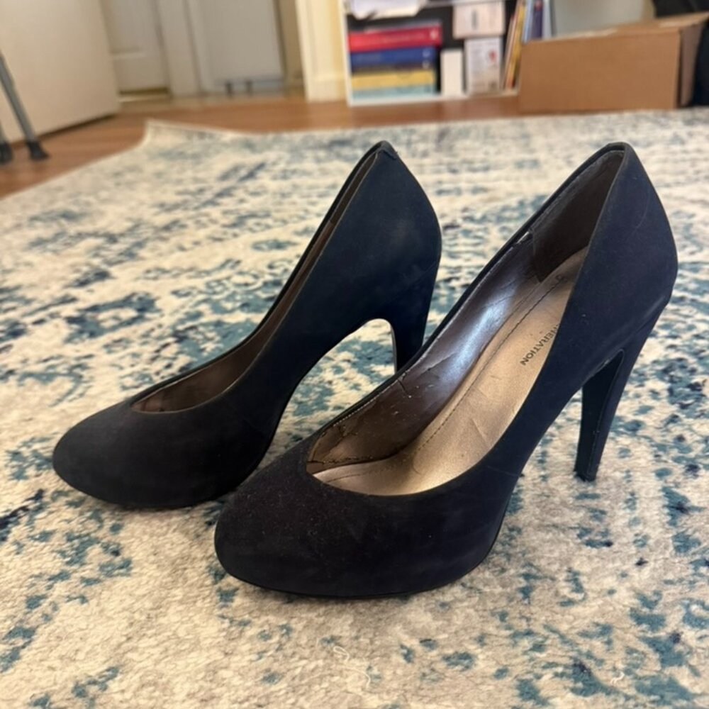 Navy Suede BCBGeneration Heels Size 6.5